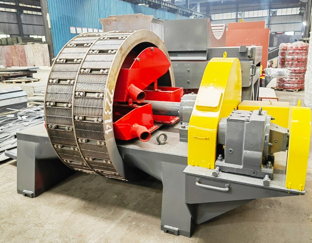 How does a dry magnetic separator work?